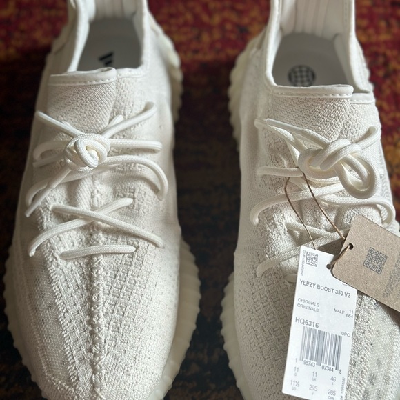 Yeezy 350 v2